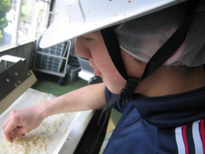 目で見て、手で感じて、体で反応 目で見て、手で感じて、体で反応