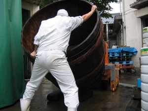 まず、持ち上げます。 まず、持ち上げます。