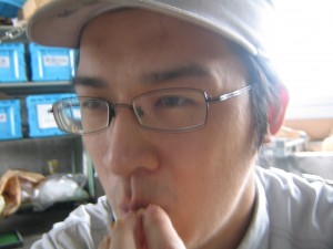 出来立ての赤ちゃん味噌を食べてみると…。 出来立ての赤ちゃん味噌を食べてみると…。